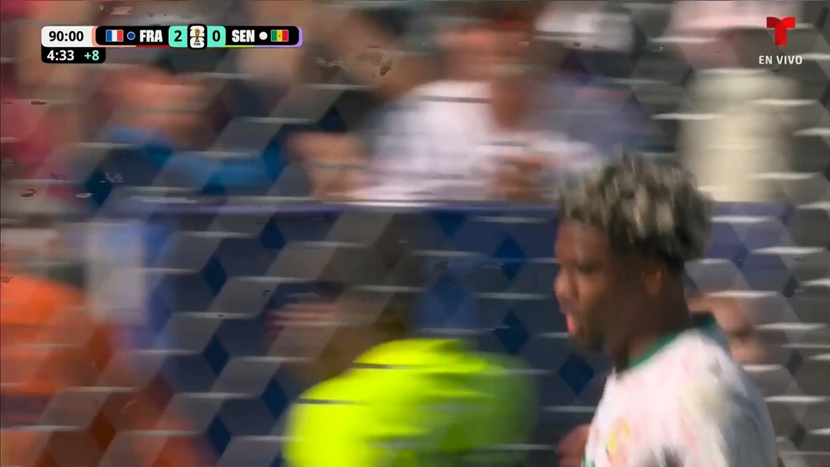 ¡SENEGAL RESPONDE CON UN GOLAZO! La joya Ibrahim Mbaye firma un tremendo gol para acortar distancias sobre Francia.