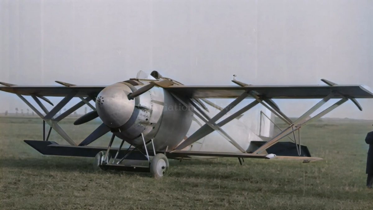 One of the more unusual aircraft designs of the early 1920s was the Gastambide-Levavasseur prototype, developed by French aviation pioneer Léon Levavasseur. It featured a variable wing surface that could change area during flight — a radical concept for its time.👀