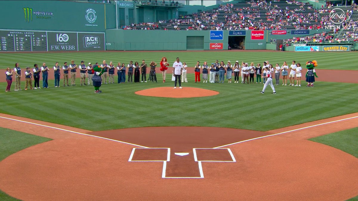 What a moment ❤️ Jarron Collins, twin brother of the late Jason Collins, threw out the first pitch at Fenway Park for Pride Night 🏳️‍🌈 Jason made history in 2013 when he became the first openly gay player in one of the four major North American men's professional sports leagues