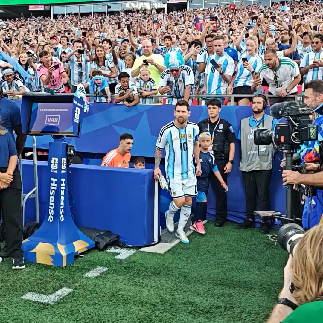 Back on the big stage. 🇦🇷✨ Find out where to watch. ⬇️ #FIFAWorldCup