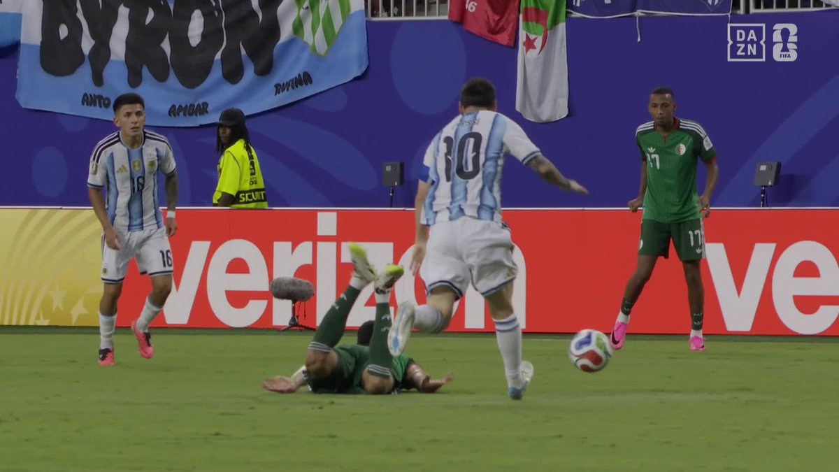 Messi le pide disculpas a Mandi tras esta acción 🙏 #DAZNMundial #FIFAWorldCup