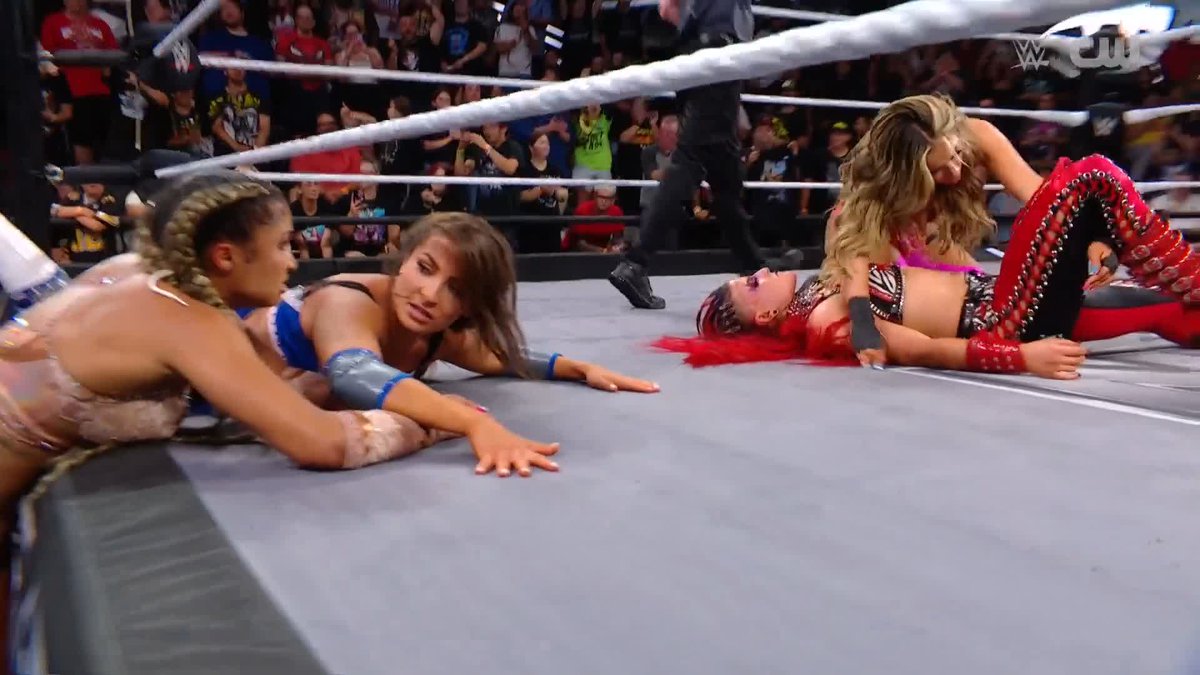 Off the distraction by Tatum Paxley, Lola Vice and Kendal Grey pick up the WIN! ✨ WHAT A MATCH!