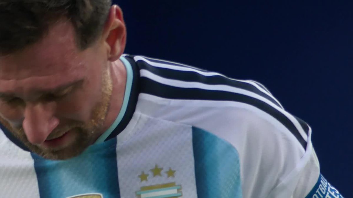 🇦🇷🥹🐐La EMOCIÓN de LIONEL MESSI tras el GOLAZO a Argelia.