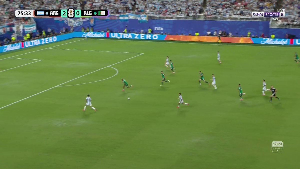 GOAL! A first World Cup hat-trick for Lionel Messi... history made once again! ⚽️⚽️⚽️ 🇦🇷 Argentina 3-0 Algeria 🇩🇿 #FIFAWorldCup | #beINWC26 | #Argentina