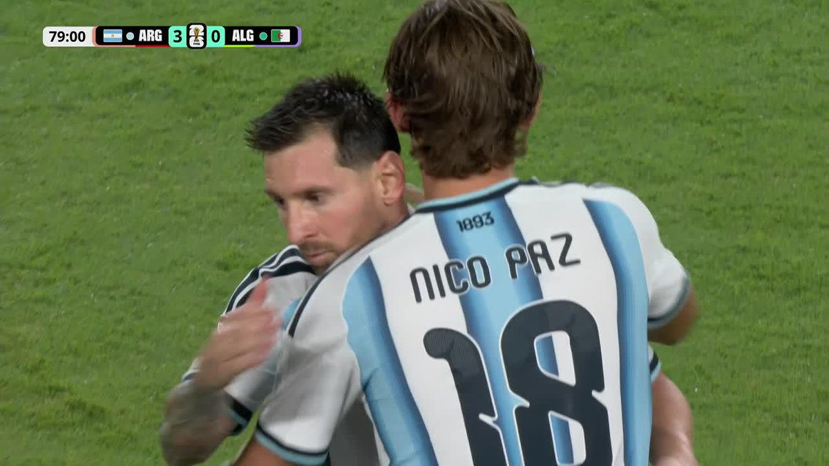 HISTÓRICA OVACIÓN PARA UN HISTÓRICO. MESSI SALIÓ TRAS SU HAT TRICK E INGRESÓ NICO PAZ HACIENDO SU DEBUT MUNDIALISTA. ⚽ #ESPNMundial 📺 Mirá los mejores partidos de la #FIFAWorldCup por ESPN, en el Plan Premium de #DisneyPlus