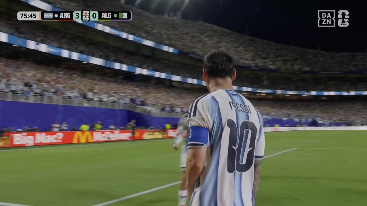 EL DE SIEMPRE HACIENDO LO DE SIEMPRE LA LEYENDA BAILANDO UN ÚLTIMO TANGO Leo Messi empata a Klose con 16 goles en la historia de los Mundiales haciendo UN HAT-TRICK. Qué locura 🤯 #DAZNMundial #FIFAWorldCup