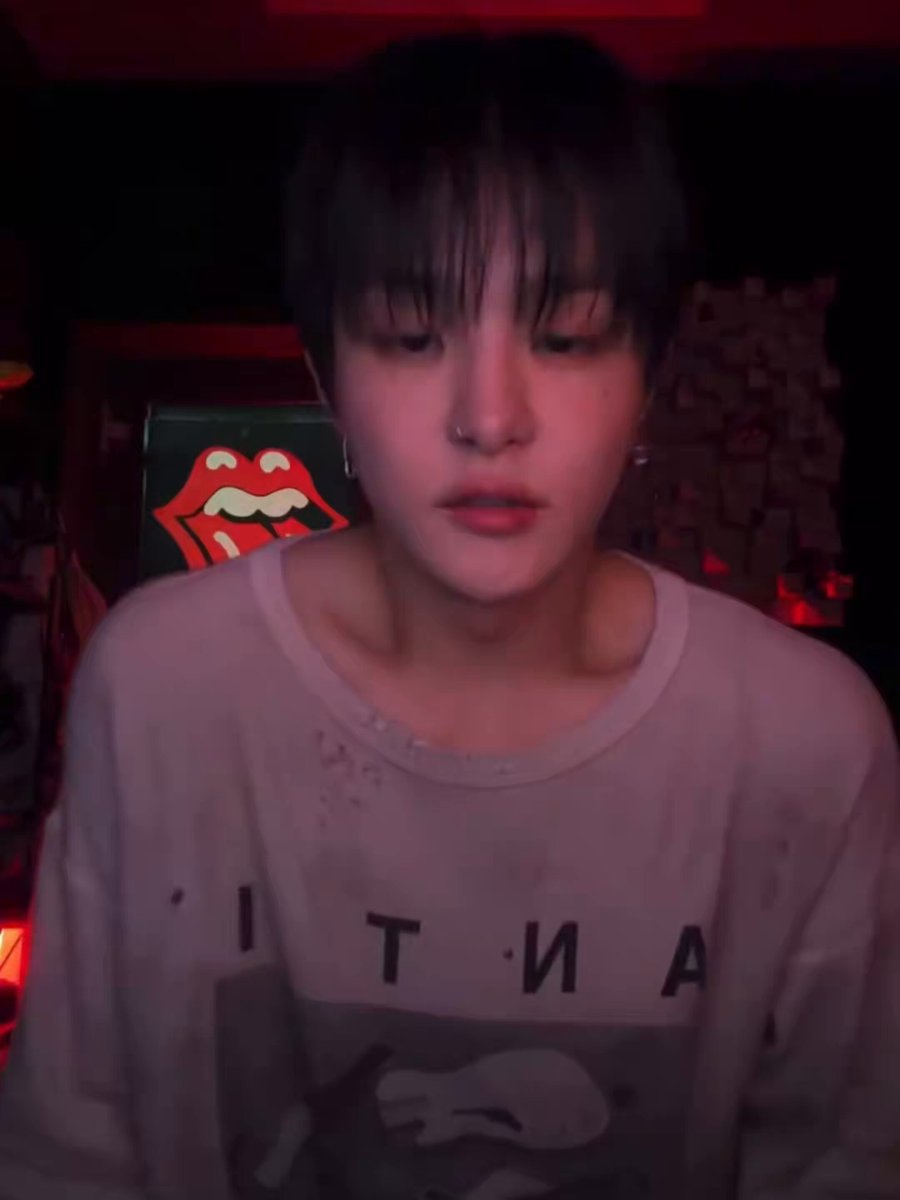 omg jihoon workout content???? 🐶 i did workout content today too. i did weight training for the first time in a while today i filmed some weight training content this morning 🐶 since it had been such a long time since i last did weights, my body’s sore right now my muscles suddenly got really pumped up so i’m going to make sure to eat some protein later