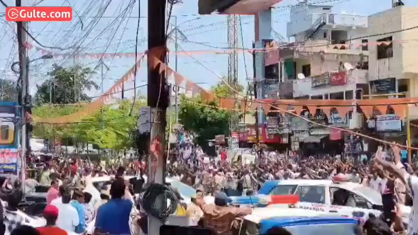 Despite the ongoing political turmoil, #PawanKalyan's offline craze was on full display in Nizam today.
