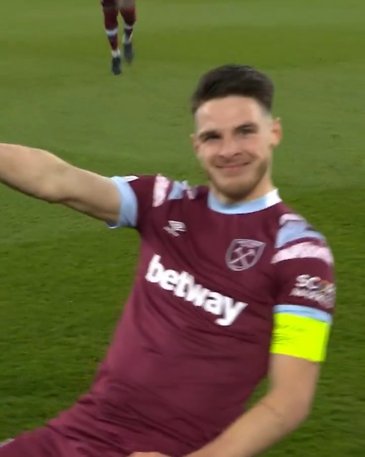 Declan Rice from his own half 🤯 #UECL