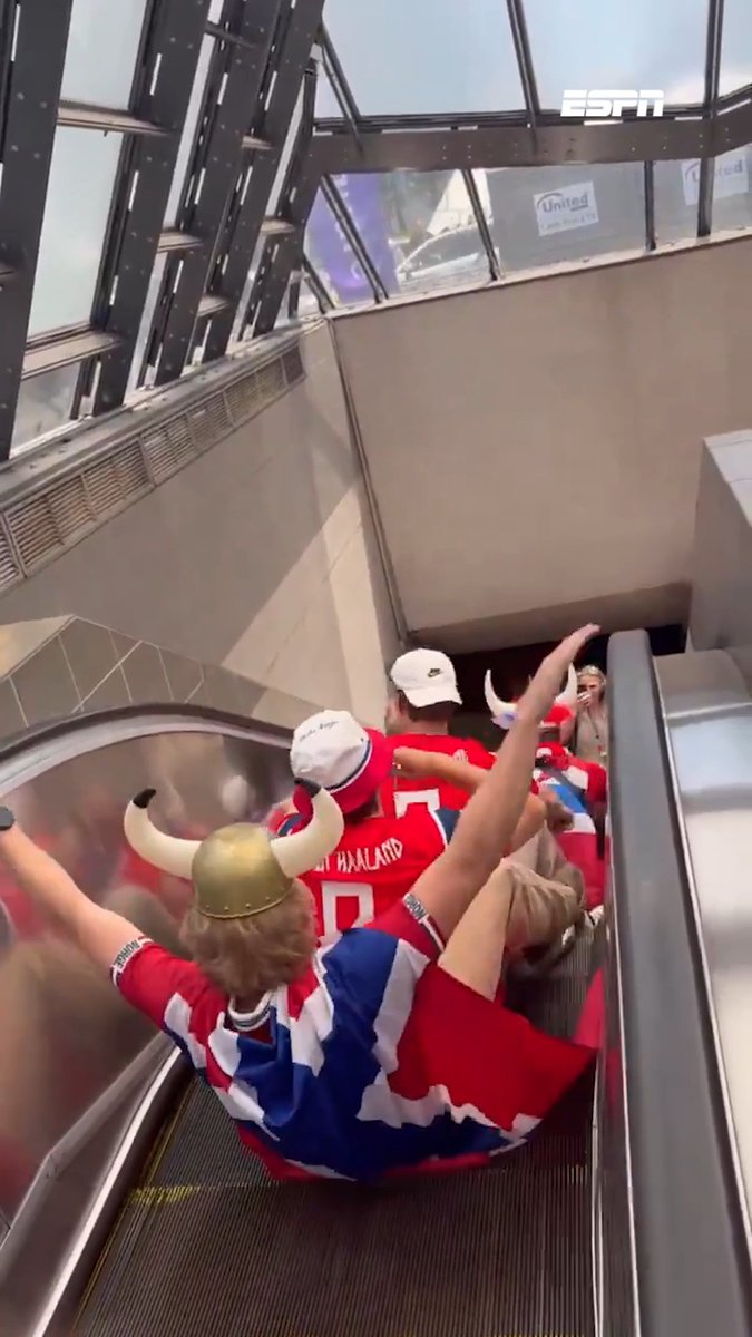 Een nieuwe trend is geboren 😂🇳🇴 🎥 Jeremy Siegel