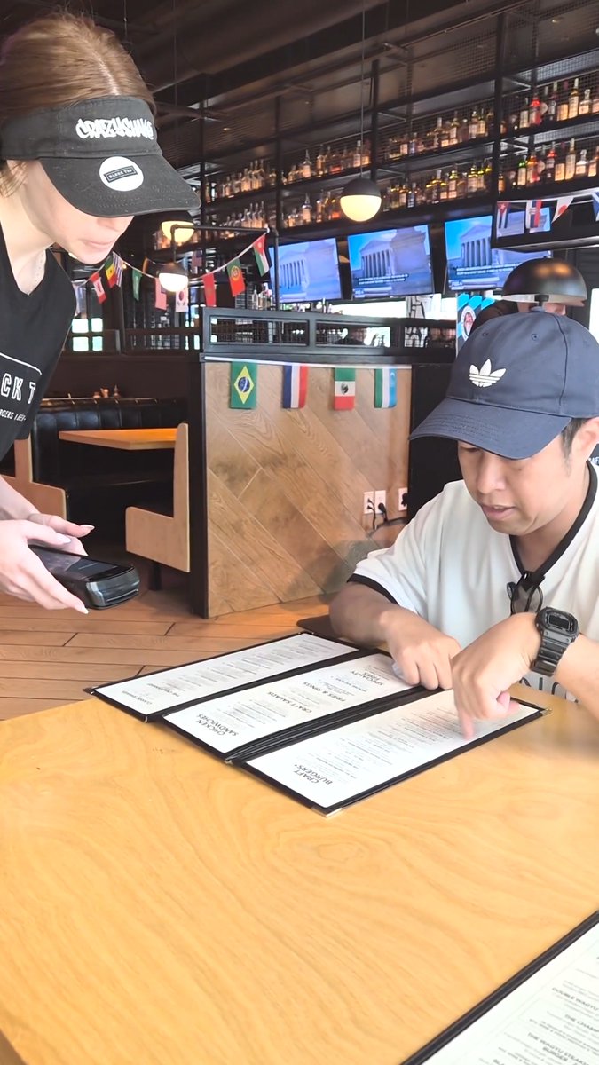 ウエストランド井口さんが 海外初挑戦ミッション✊🔥 ダラス名物ビーフハンバーガー店へ🍔 翻訳機能使用なし⚠で 苦手なトマト🍅&チーズ🧀抜きの注文に挑戦🫡 店員さんにうまく伝えられるか!? 人生初海外✈井口さんの奮闘をご覧あれ! 井口さんに“現地で挑戦してほしいこと”を #井口世界を獲る をつけて投稿してください👂💬 明日はあなたのミッションに挑むかも!?👀 🏆FIFAワールドカップ2026 📺DAZNは全104試合をライブ配信 #本気で楽しむならDAZN ウエストランド井口