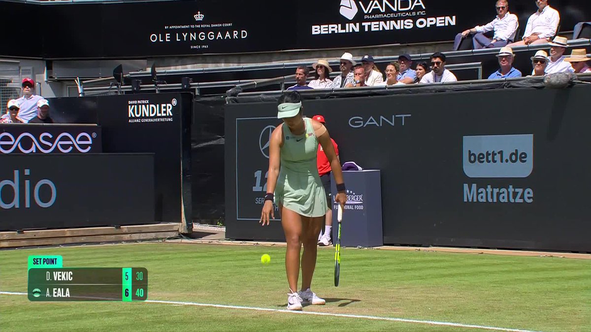 Tennis level = 💯 Alex Eala takes the first set 7-5 over Vekic. #BTO26