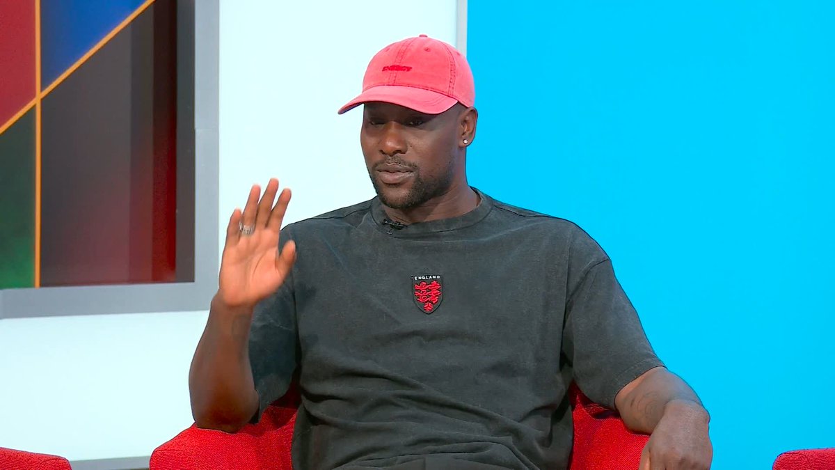 "Let's enjoy them whilst we still can!" Carlton Cole gives his view on the Messi and Ronaldo debate 💬