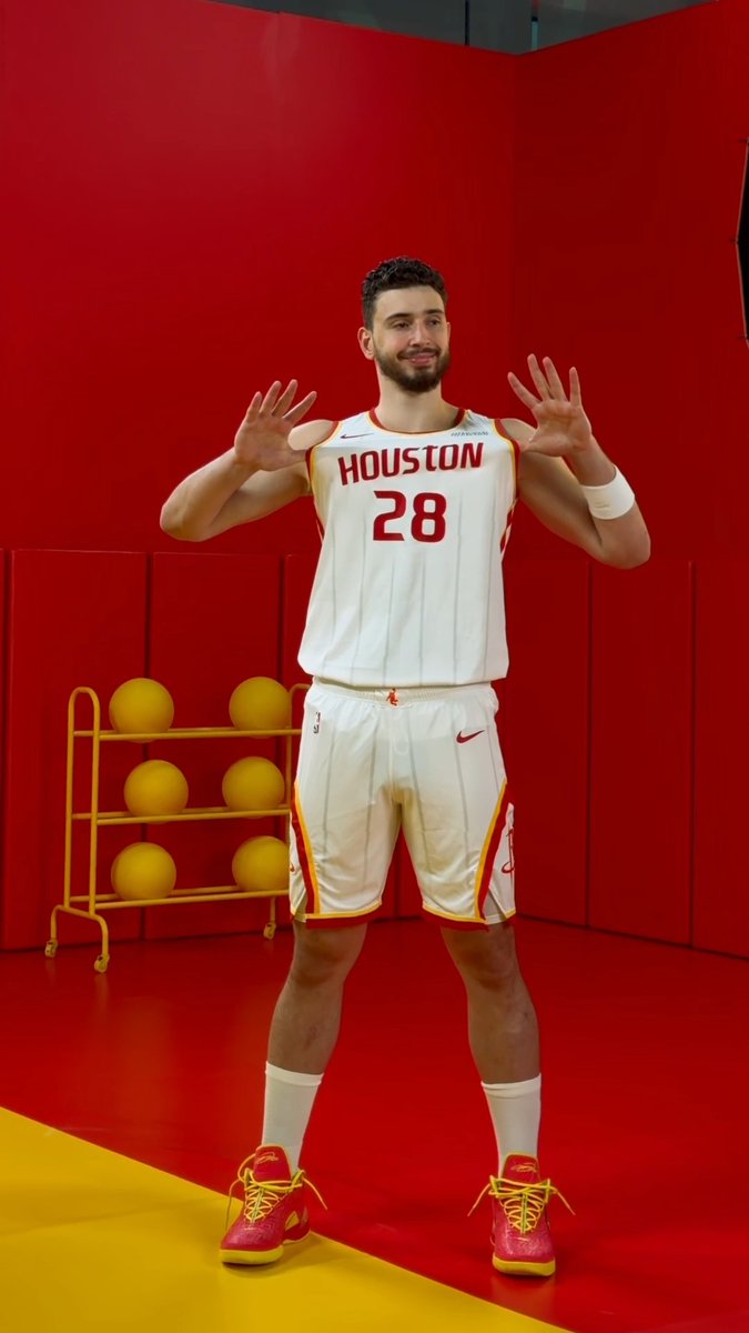 Alperen Şengün, Houston Rockets’ın yeni formasıyla kamera karşısında 📸