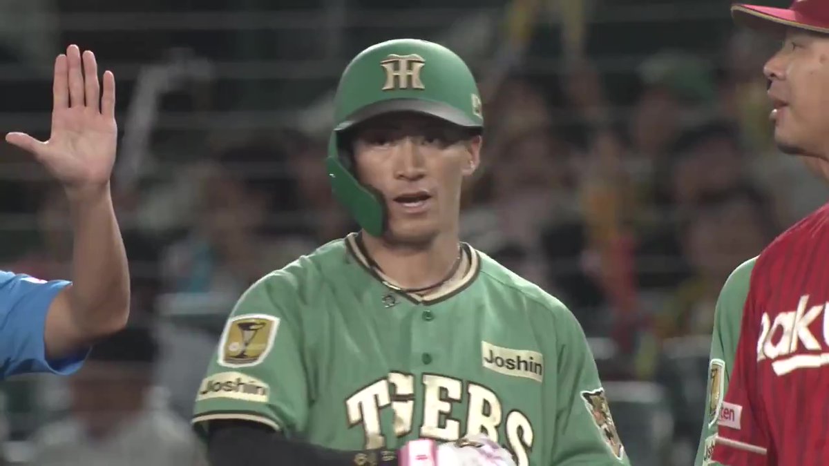 8回裏、一死2・3塁から福島選手がライト前2点タイムリーヒット!!