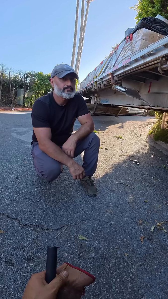 "The GPS sent him up here." The cost of cheap labor is really expensive. 🎥: Pistolita_88