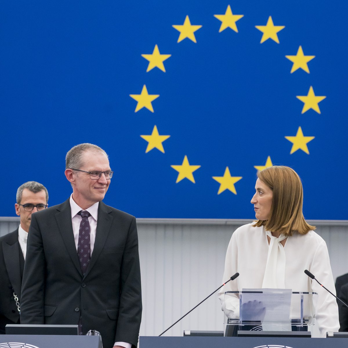 A moment we have waited years for. A moment of joy. A moment that inspires us all. And a moment that reinforces our clear message: We will not stop until all political prisoners in Belarus and in all countries where truth is stifled, are free. Andrzej Poczobut #SakharovPrize