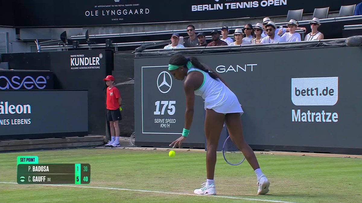A speedy start! 💨 Coco Gauff takes the first set over Badosa. #BTO26