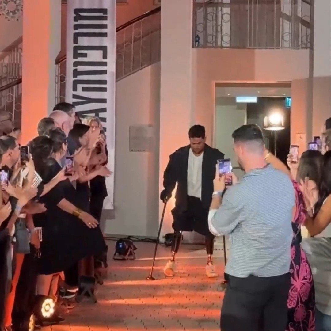 What happens when fashion stops hiding the injured body, and starts designing for it? A fashion school in Tel Aviv worked with Israelis who were injured in the war Hamas started on October 7th to reimagine fashion for accessibility. I don't think I've ever been so moved by a fashion show 💜🇮🇱