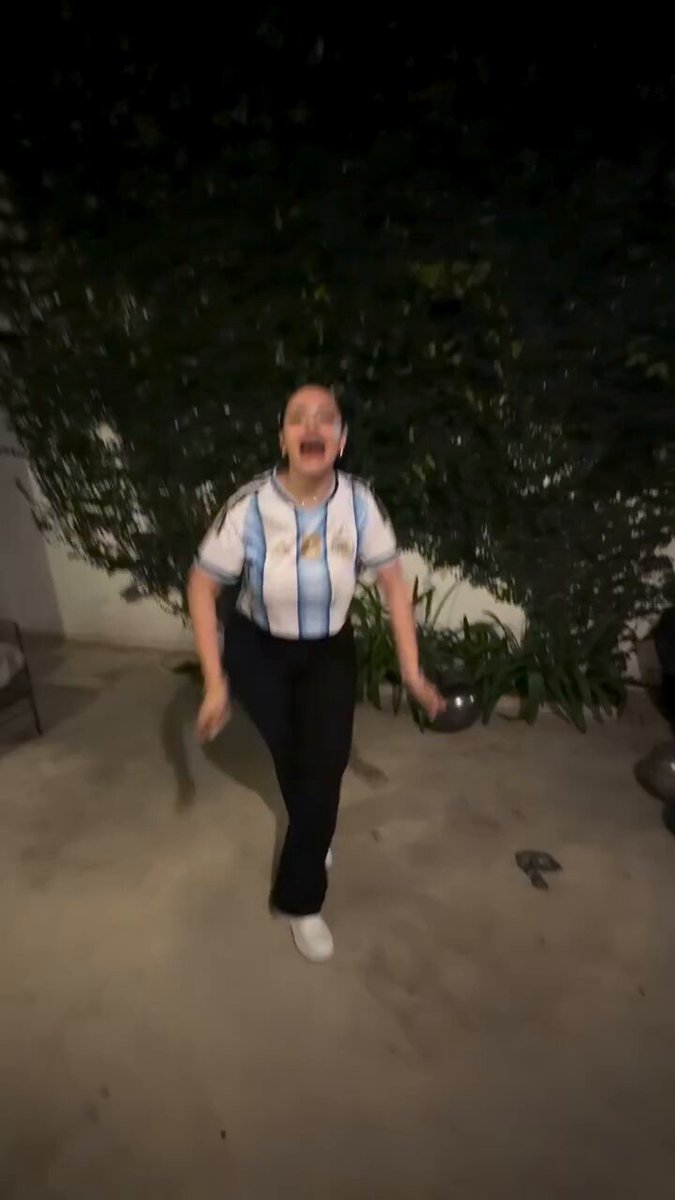 Anto Pane celebró la victoria de la Selección Argentina ante Argelia.