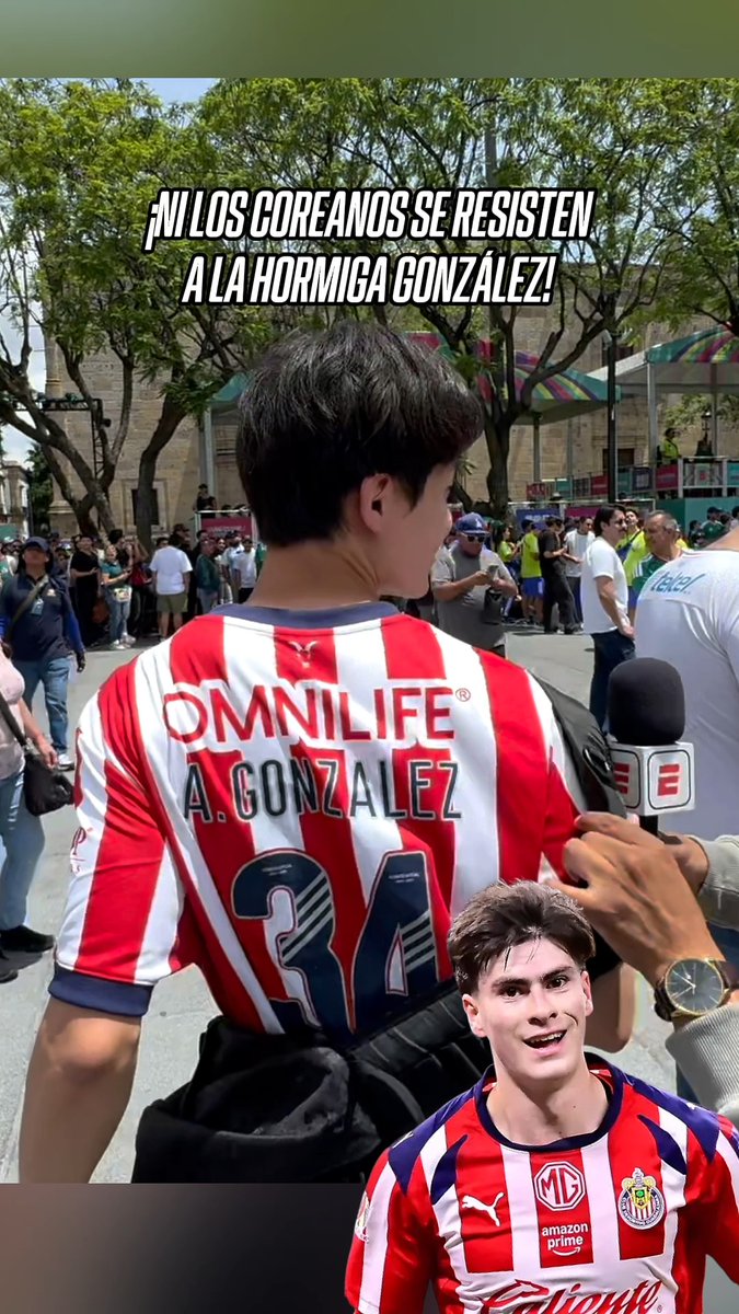 Hormiga González, conquistando el corazón de mexicanos y coreanos 🇲🇽 ¡HASTA LOS AFICIONADOS RIVALES DEL TRI QUIEREN SU PLAYERA!