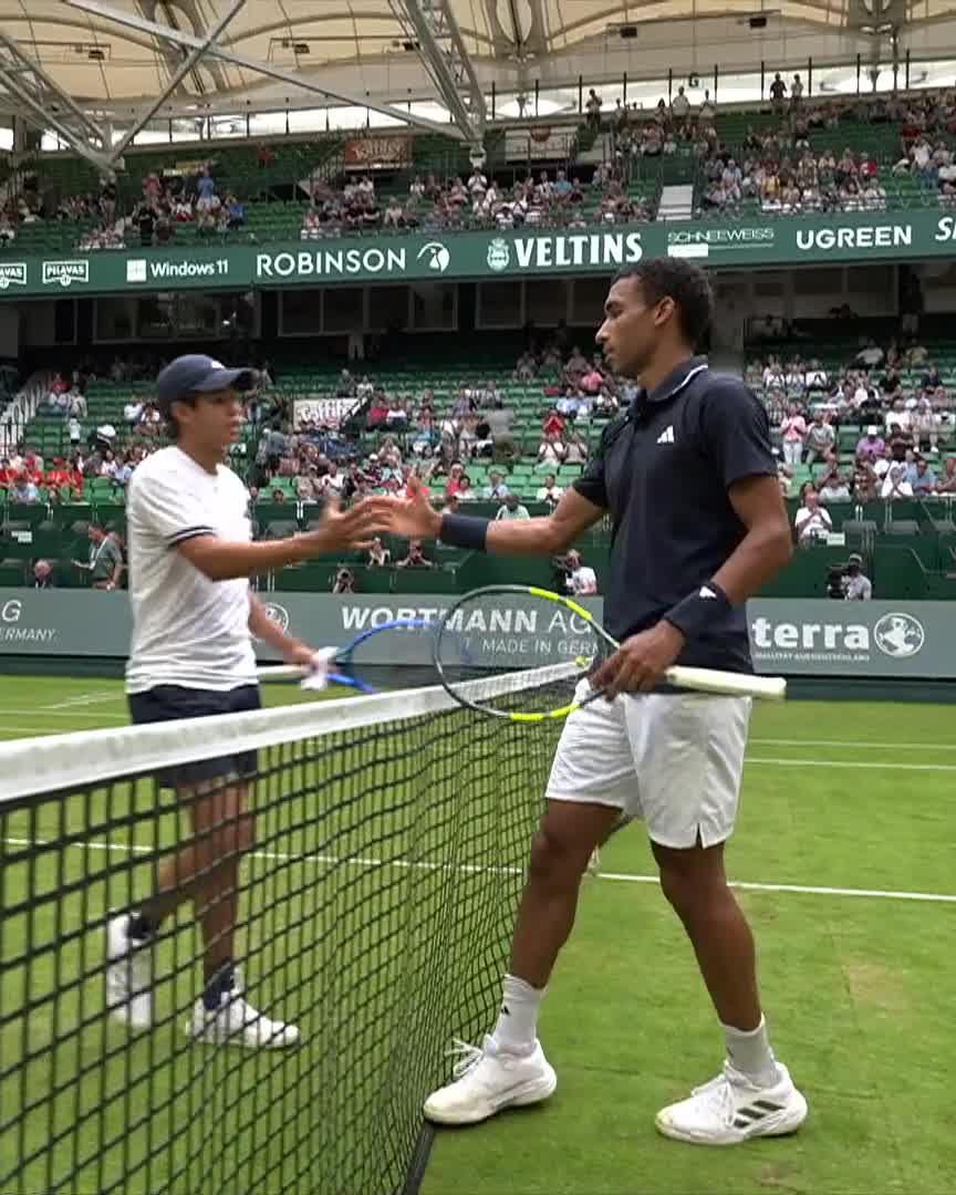 FAA battles through ⚔️ The Canadian registers his first Top 20 win on grass since defeating Zverev in 2021, with a three set victory over Tien! #TWO26