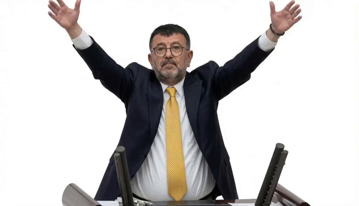 Yine rüşvet iddiaları... Yine başrolde adı geçen Veli Ağbaba... Hesabına baktım, üç gündür paylaşım yapmamış. Veli'ciğim, iyi misin? Bir ses ver... Bak, çok endişeleniyoruz... (!)