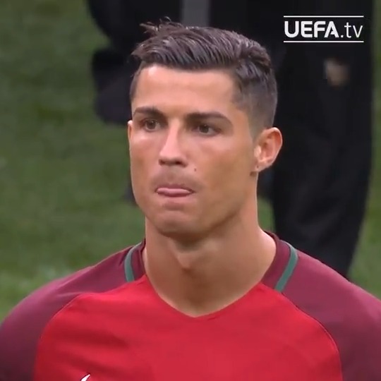 Yo memorizando para un examen del que depende todo mi futuro: 😴🥱🥲 Yo teniendo memorizado un himno de un país que no es el mío y en un idioma que ni hablo: