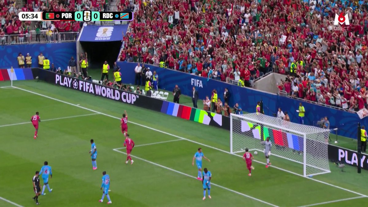 João Neves ouvre le score de la tête dès la 6e minute ⚽️ Le Portugal mène 1-0. Suivez le match sur M6 et M6+ : #CDM2026 #FIFAWorldCup #PORRDC