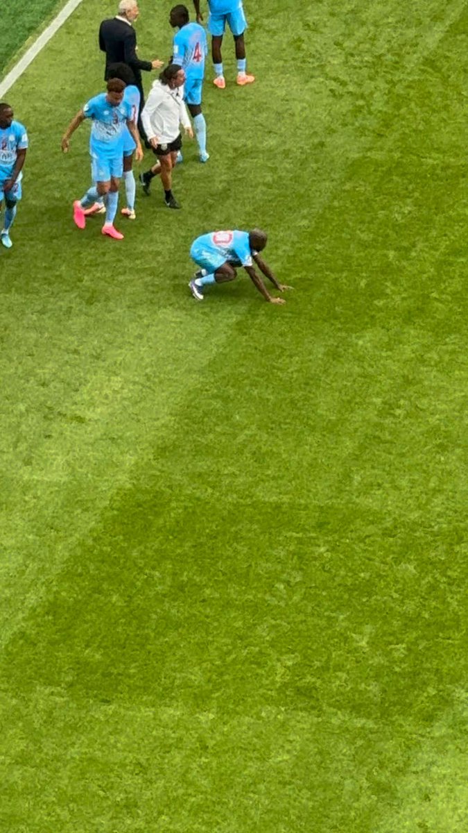 🇨🇩🇨🇩GOOOOOOOAAAAAALLLLL!!!! Voane Wissa with a header for the goal bringing the Leopards of #DRC into a tie as time expired in the first half of this World Cup match in Houston, Texas. 🔥🔥🔥 Portugal 1 DR Congo 1 #RDC #WorldCup