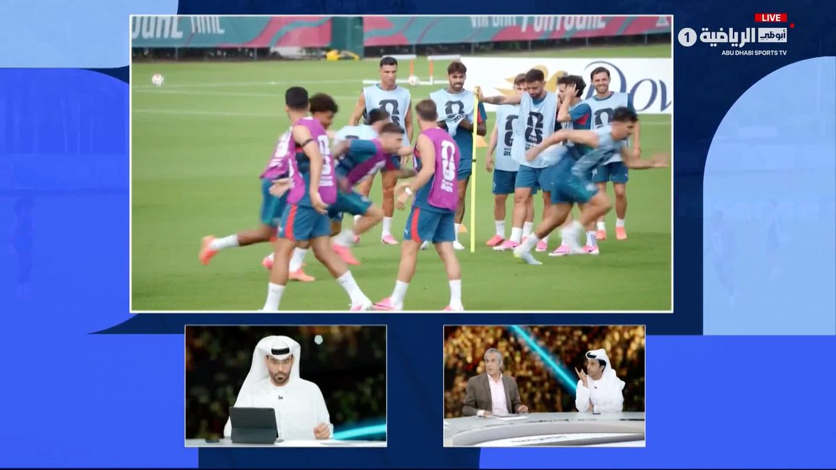 ماهي تكلفة وجود رونالدو كأساسي في هجوم منتخب البرتغال ؟ كوستا حارس البرتغال لمس الكرة ٣٧ مرة أكثر من رونالدو ٢٥ مره في لقاء اليوم مع انه الاستحواذ كان في صالح البرتغال ٧٥٪ مقابل ٢٥٪ !! الدون إسم كبير جداً ولكن بقاءه كأساسي يسحب من رصيد نجوميته كثيرا وجود راموس كمهاجم مهم لمصلحة الفريق وحتى وجود نيتو او سليفا على حساب كونسيساو او لياو غير مقنع كذلك !
