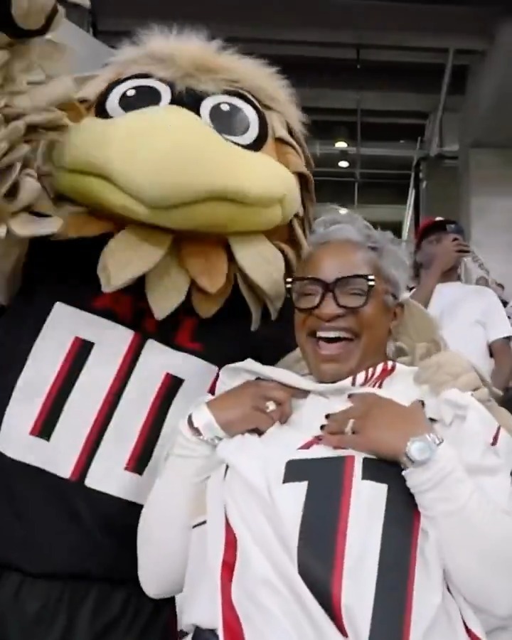 Happy National Mascot Day to the one and only, Freddie Falcon ๐