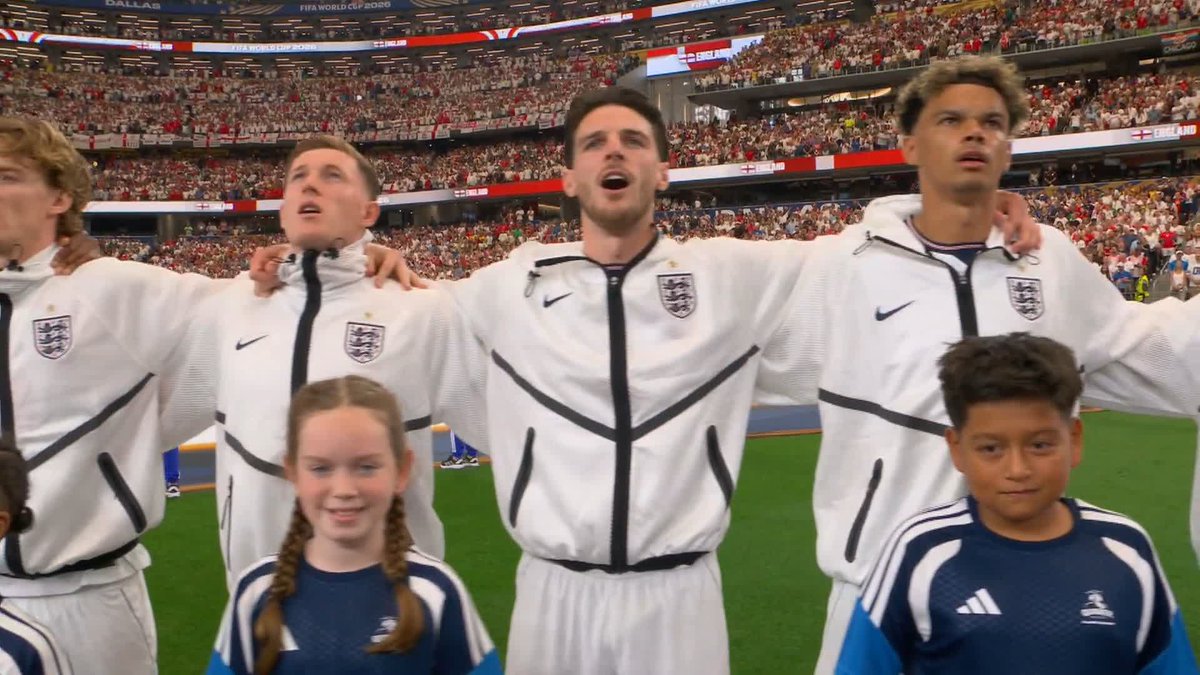 Volume UP 🔊🏴 A rousing rendition of the national anthem for England!