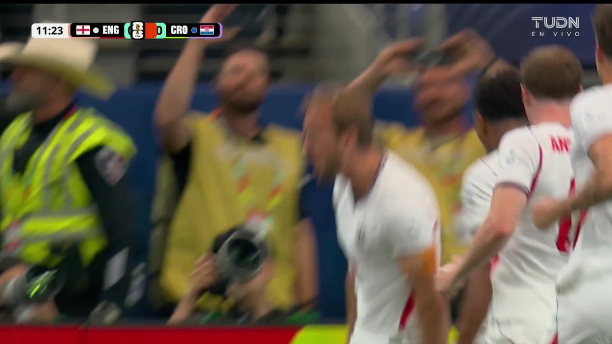 ¡GOOOLLL DE INGLATERRA! 🏴🔥 ¡SE REDIME KANE! Después de una revisión del VAR, Harry Kane tiene una segunda oportunidad y la aprovecha perfectamente 👀🔥⚽ #ElMundialEsNuestro y la magia de la Copa Mundial de la FIFA 2026 se vive por Televisa y ViX 🇲🇽🏆