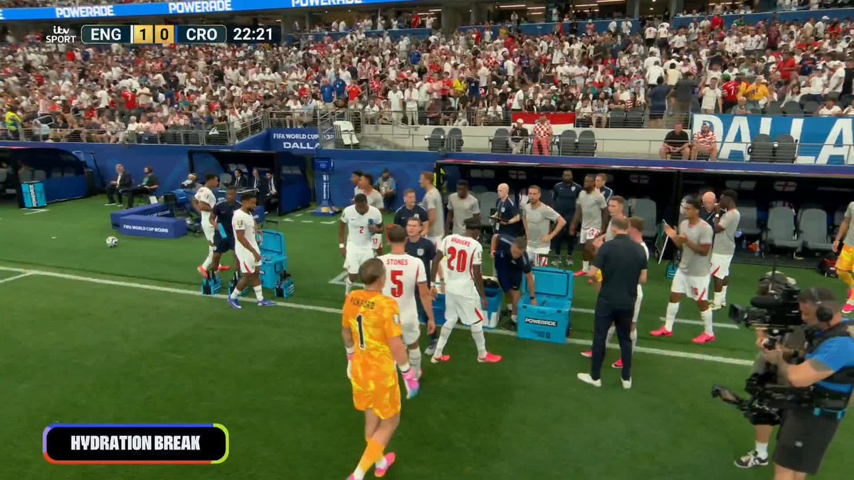 England's momentum comes to a halt... Safe to say the fans aren't happy with the hydration break 😬
