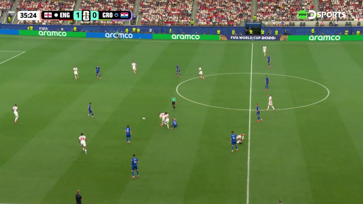 ¡QUÉ PEDAZO DE GOL POR FAVOR! Sucic jugó hacia atrás para Martín Baturina y no perdonó: llegó justo para darle de primera en la puerta del área grande, le rompió el arco a Jordan Pickford y clavó el 1-1 de Croacia ante Inglaterra.