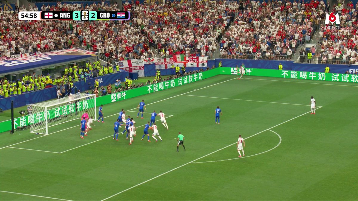 MAIS COMMENT ÇA RENTRE PAS ??? L'ANGLETERRE TOUT PROCHE D'INSCRIRE LE QUATRIÈME BUT SUR CE CORNER !!! 🎥 M6 - Coupe du Monde de la FIFA 2026™