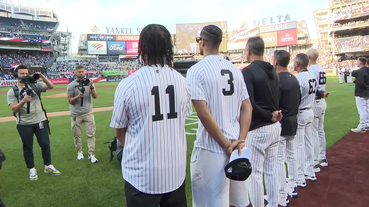Jalen Brunson and Josh Hart stood next to Aaron Boone for the national anthem