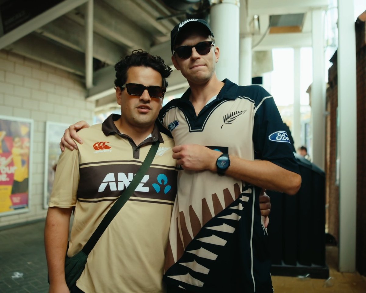 To a great New Zealander, from a few others 🤍🖤 Kiwi fans at The Oval with some words for Kane Williamson.