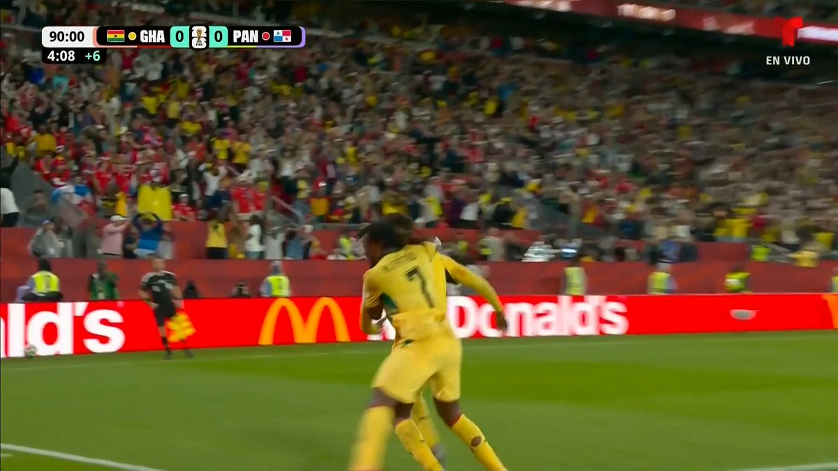 ¡LLEGÓ EL GOL! Con una increíble definición, Caleb Yirenkyi la manda guardar a las redes y le da la ventaja a Ghana en los últimos minutos.