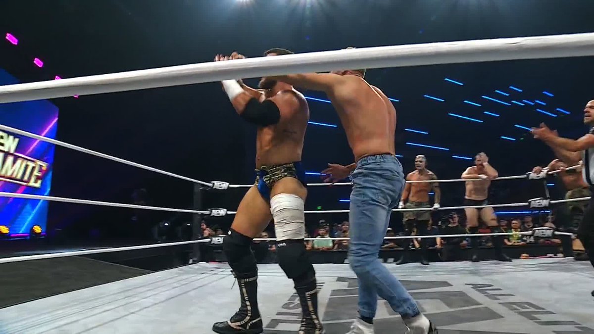 Jake Doyle instead of attacking Orange Cassidy... accidentally broke MJF’s arm. LMFAOOOOOO. DUMB HEELS 101. Okada/Fletcher was trying to warn him. MEANWHILE ANDRADE WAS ENJOYING & LAUGHING HIS ASS OFF. 😭