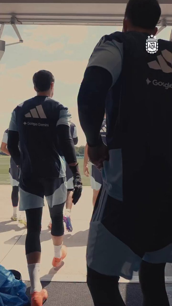 KAPSJAJAJA NO ENTIEBDO COMO PAREDES TENIENDO TANTA GUITA NO SE HACE UN INGERTO DE PELO MIRA LO PELSDO QUE ESTA