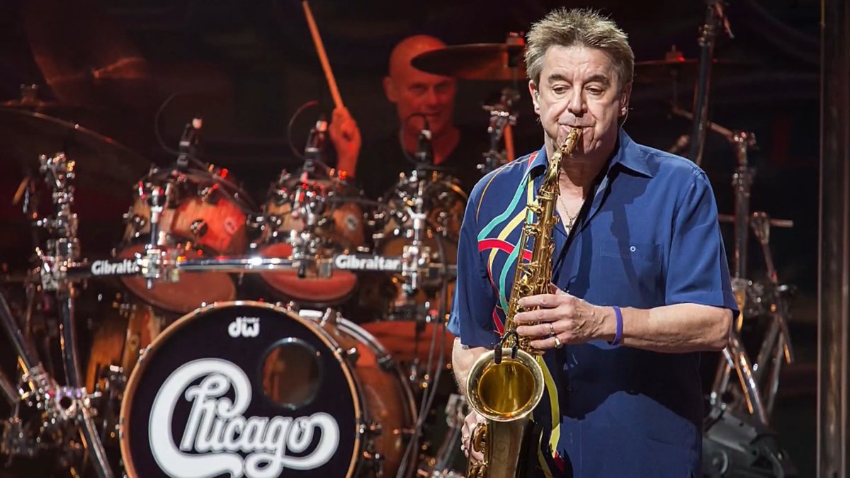 Walter Parazaider, a founding member of the band Chicago and the musician who helped pioneer their signature horn-driven sound, has died at 81 after battling Alzheimer’s. "A Rock & Roll band with horns was Walt's idea," the band said. David Muir reports.