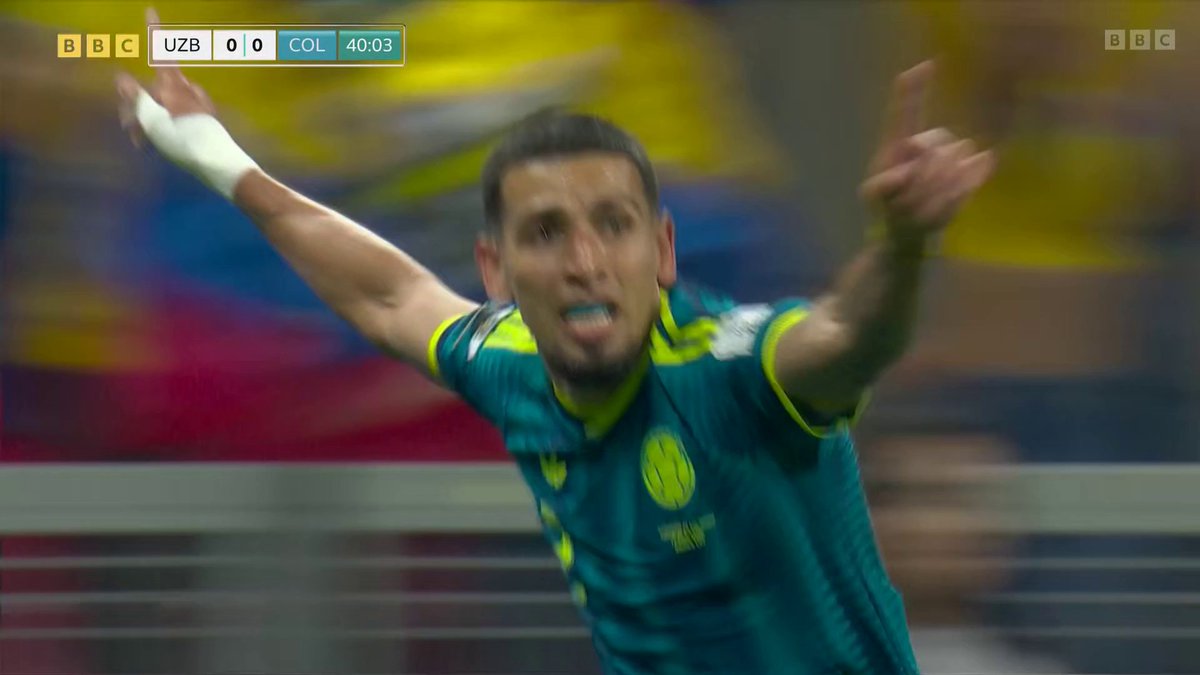 Crystal Palace's Daniel Munoz makes the Azteca erupt after this lovely finish! 😮‍💨