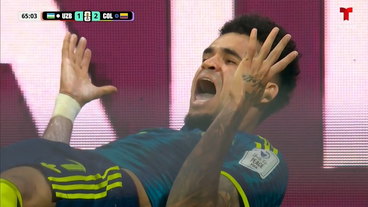 ¡LUCHO SE ESTRENA EN EL MUNDIAL! Luis Díaz aprovecha los espaciosos en la defensa, la define para mandarla a las redes y ampliar la ventaja para Colombia.