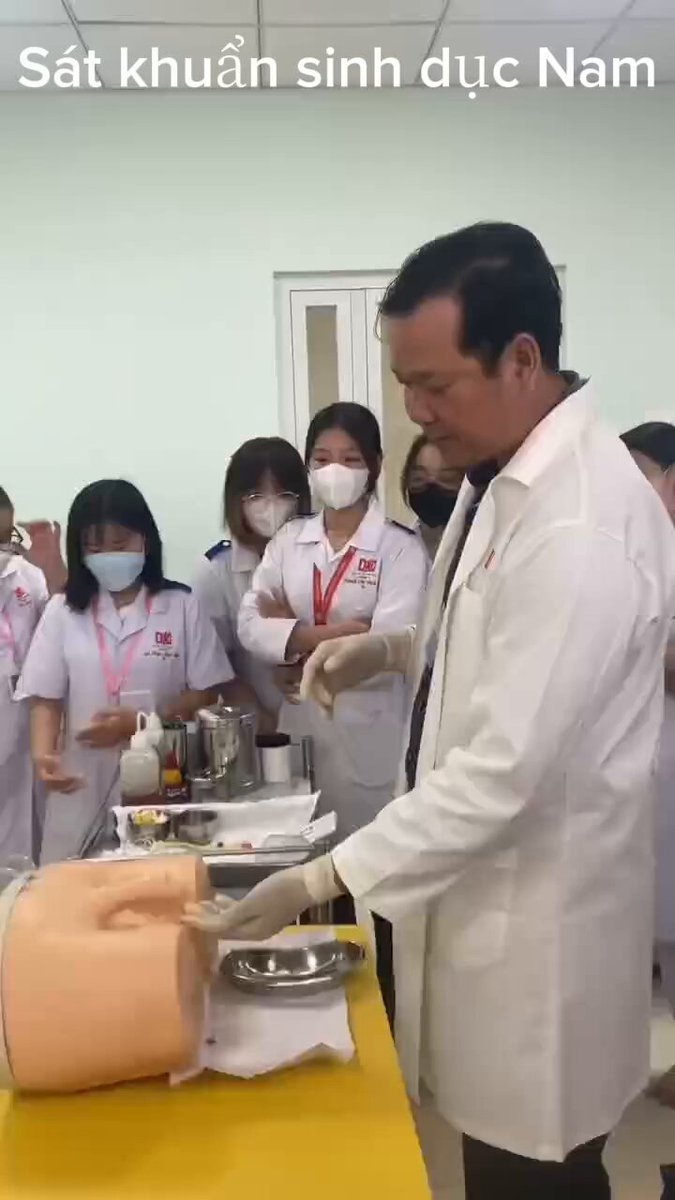 Có bác hỏi có sát khuẩn sinh dục nữ sao không có sát khuẩn sinh dục Nam thì đây nhé. Vẫn thầy giáo đấy, vẫn những nữ sinh ấy. Nhưng tiết học hào hứng hơn nhiều...