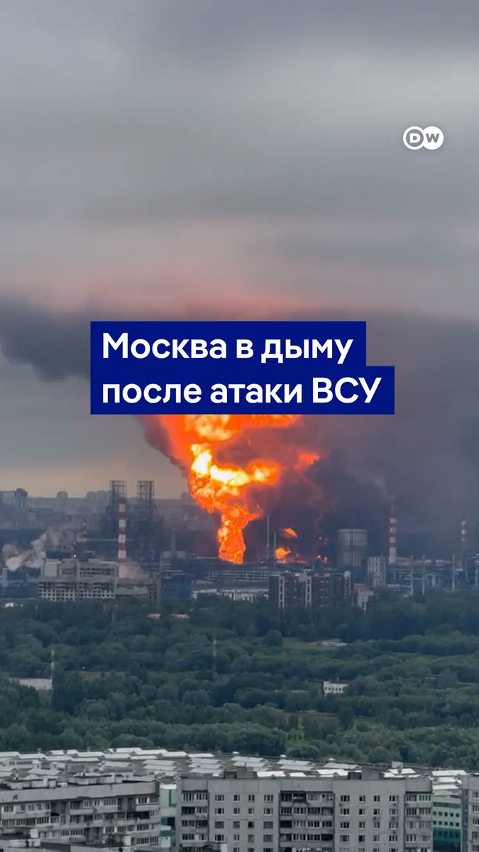 Москва в дыму после одной из крупнейших с начала войны воздушных атак: горят НПЗ, рынок "Садовод", дроны попали в несколько многоэтажек. Вероятно, одна из причин успешных атак ВСУ - нехватка у России ракет ПВО. Подробнее о сегодняшней атаке - в нашем видео