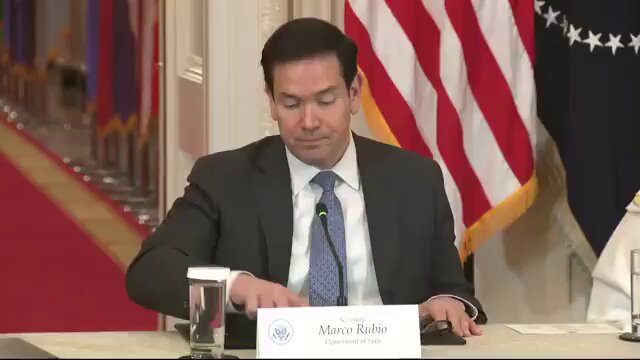 🚨 LMFAO: President Trump just started teasing Marco Rubio at the sports roundtable and the room lost it. Trump joked Rubio had a “serious conflict of interest” because his son plays college sports and earns NIL money. Then he laughed it off, patted Rubio on the shoulder and said they’ll waive the conflict. The whole room cracking up. 🤣🇺🇸