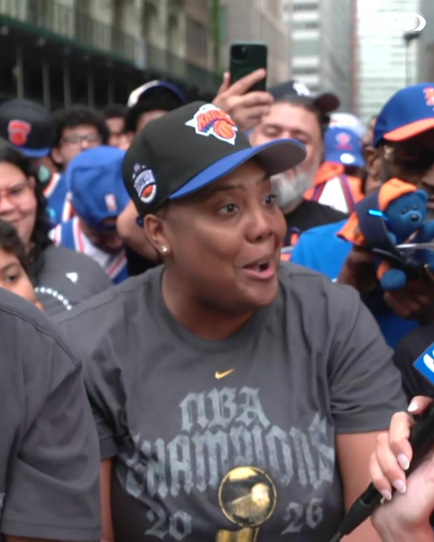 "I think I'm the only person that believed in them from the beginning of the season to the end of the season. I beat up a lot of people for the Knicks" 😂 @nikilattarulo talks with a Knicks fan on the parade route: