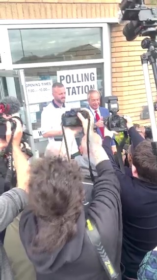 Nigel Farage and Rob Kenyon arrive at the polling station in Makerfield. 🎥